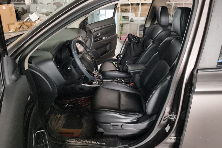 Used Mitsubishi Outlander 2019 2.0L Two-Wheel Drive Comfort Edition 5 Seats China VI Standard
