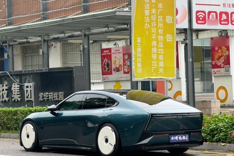 Used XPeng P7 2025 Model—750 All-Wheel-Drive High-Performance Ultra