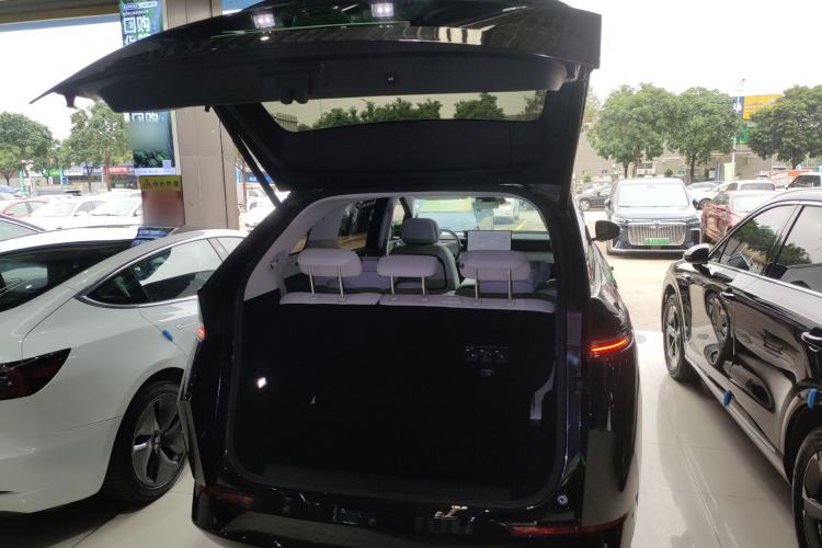 Used XPeng X9 2024 702 Ultra-Long Range Max Trunk