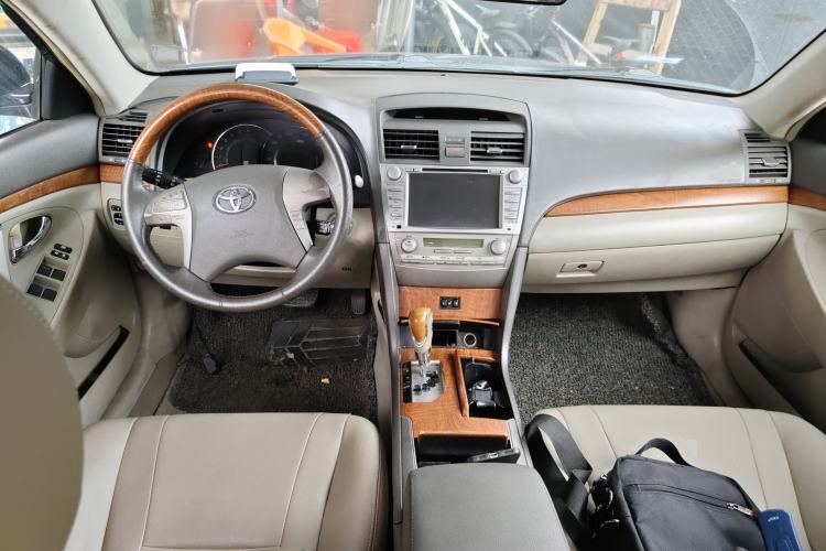 Used Toyota Camry 2010 240G Luxury Edition Center Console