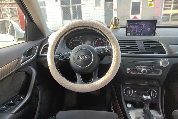 Used Audi Q3 2016 40 TFSI quattro all-wheel-drive sport model
