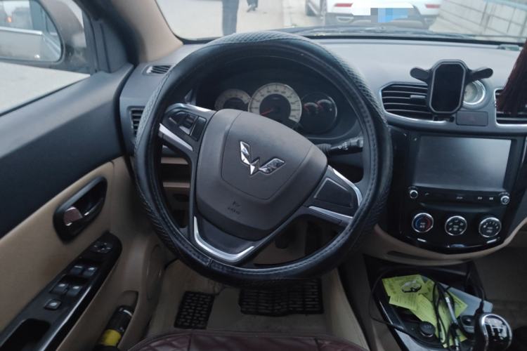 Used Wuling Hongguang 2014 1.5L S Luxury Model
