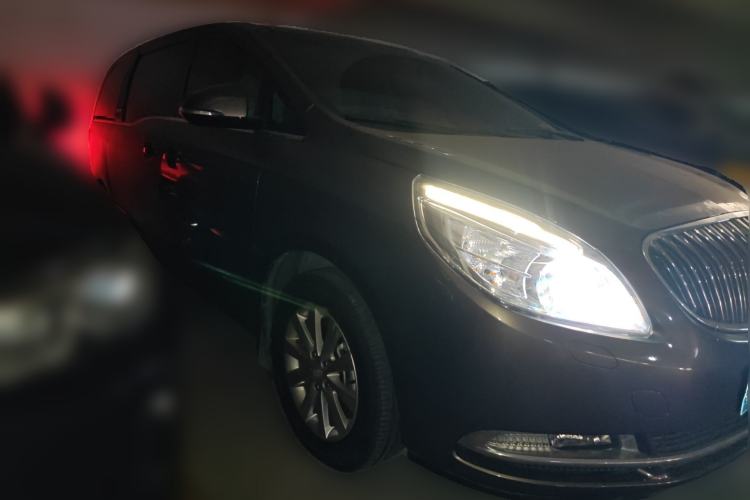 Used Buick GL8 2015 2.4L Luxury Business Premium Edition Front Right 45 Deg