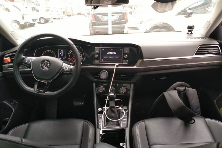 Used Volkswagen Sagitar 2020 200TSI DSG Comfort Version China VI Standard Center Console