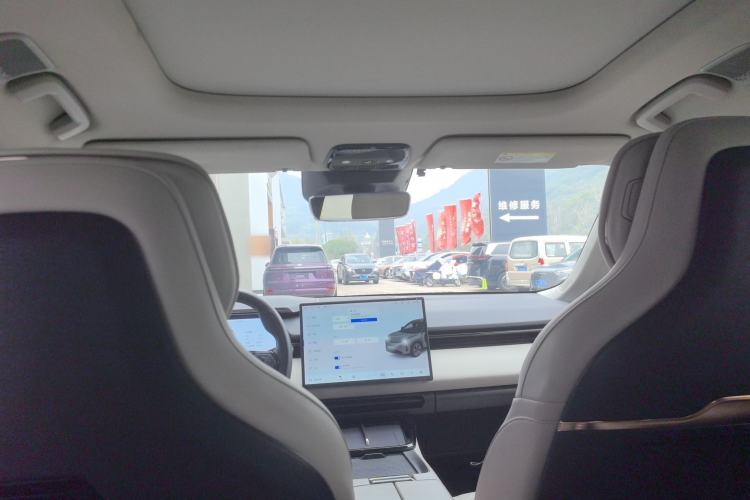 Used Lynk & Co 08 EM-P 2023 120km Long-Range Pro Headliner