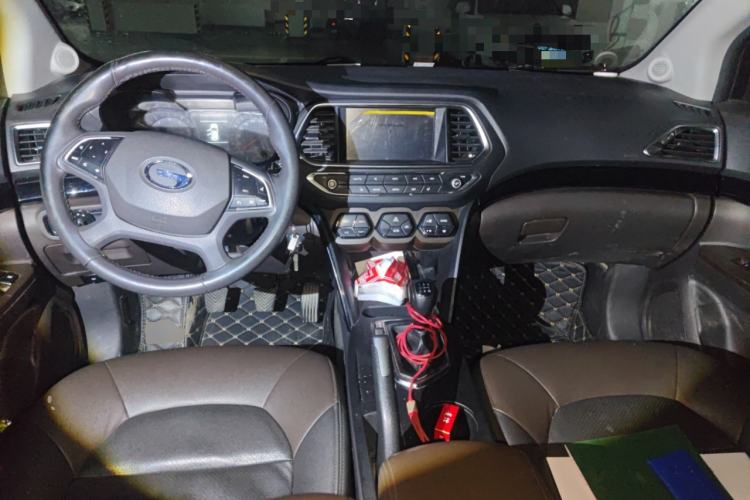 Used GAC Trumpchi GS4 2017 235T Manual Two-Wheel Drive Luxury Edition Center Console