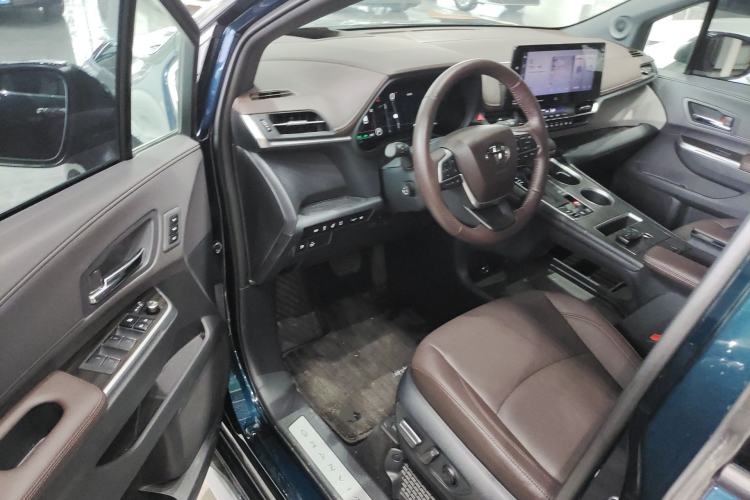 Used Toyota Granvia 2023 2.5L Hybrid Flagship VIP Edition