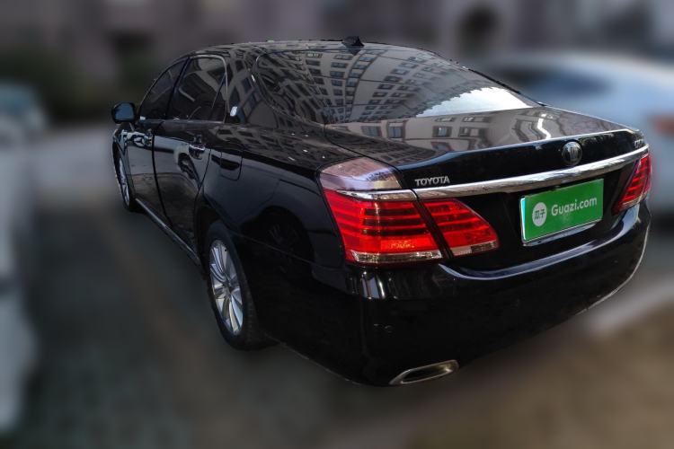Used Toyota Crown 2012 2.5L Royal Leather Edition
