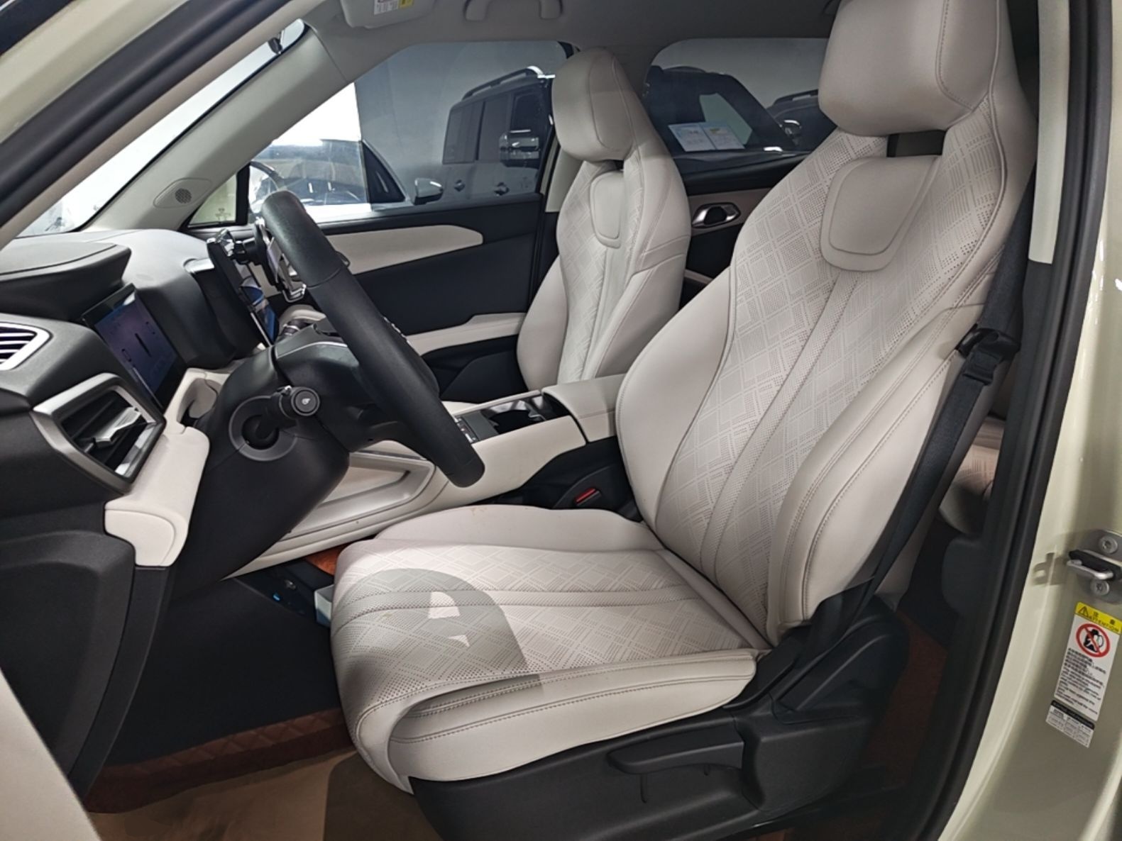 BYD Yuan UP 2024 401 km Active Version — снимка 17