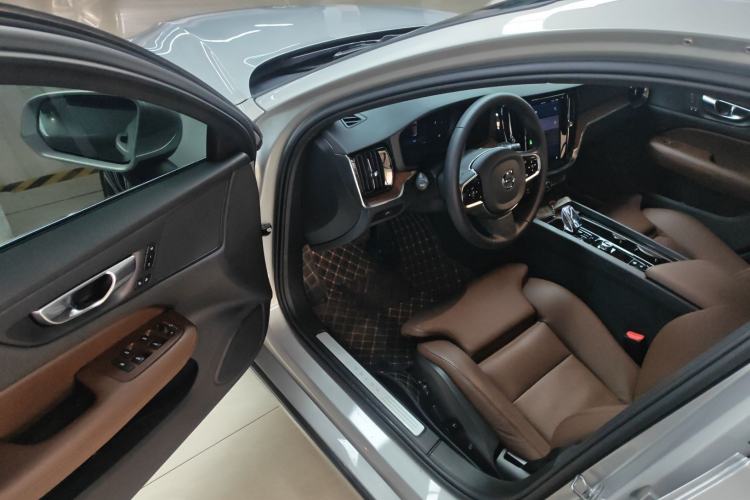 Used Volvo S60 2025 B4 Zhiyuan Luxury Edition