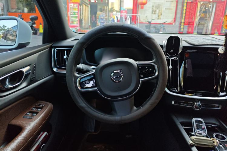 Used Volvo S60 2022 B4 Zhiyuan Luxury Edition
