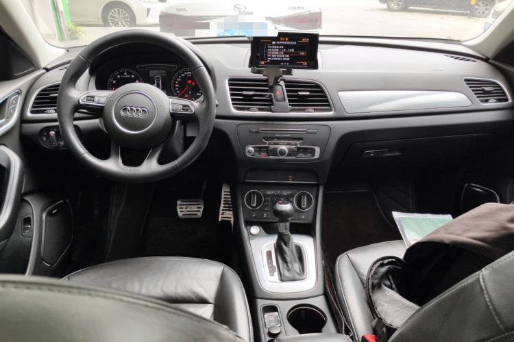 Used Audi Q3 2018 30th Anniversary Edition 30 TFSI Style Model Center Console