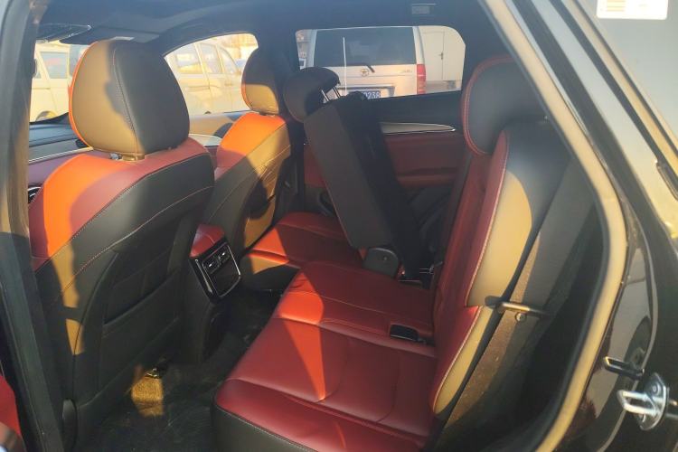 Used JETOUR X70 PLUS 2023 1.5T DCT Ziqiang PRO+ 7-Seater
