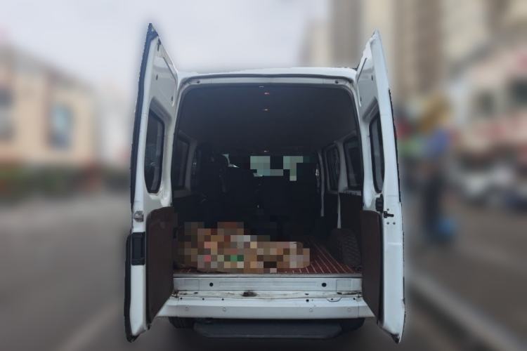 Used JMC Fushun 2023 2.0T Manual Short-Wheelbase Mid-Height Commercial Multi-Purpose 5-Seater Passenger Vehicle Trunk