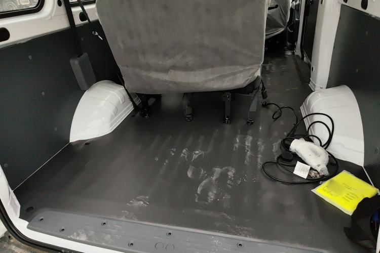 Used Wuling Yangguang 2024 300KM Comfort Version Passenger Van 75kW