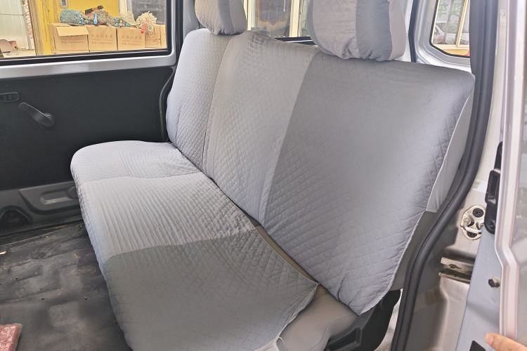 Used Jinbei Hiace X30 2023 1.5L Super-Comfortable Passenger Van 5/6/7-Seater Non-Air-Conditioned Version Model SWC15M Left Rear Seat