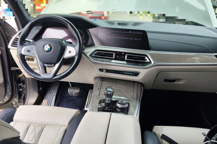 Used BMW X7 2020 xDrive40i Luxury Package with Leading Features Center Console