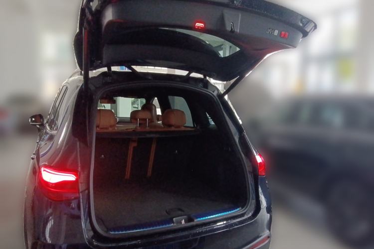 Used Mercedes-Benz GLC 2024 Refreshed GLC 300 L 4MATIC Dynamic Version 5 Seats Trunk