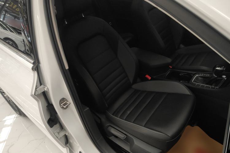 Used Volkswagen Sagitar 2021 200TSI DSG Comfort Connect Edition Right Front Seat