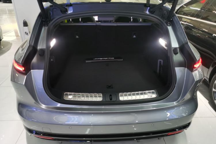 Used Nio ET5T 2025 Model Champion Commemorative Edition, 75kWh Touring
