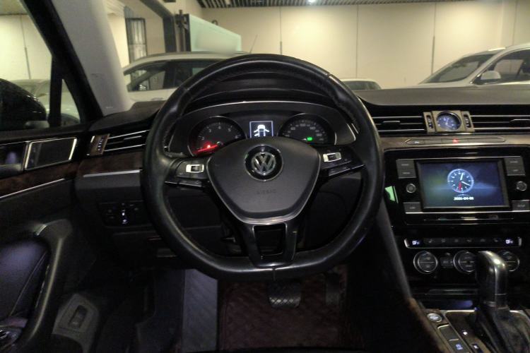 Used Volkswagen Magotan 2018 Facelift 330TSI DSG Luxury Model Steering Wheel