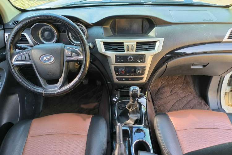 Used Foday Landfort 2016 2.4L Gasoline Two-Wheel Drive Elite Edition 5 Seats
