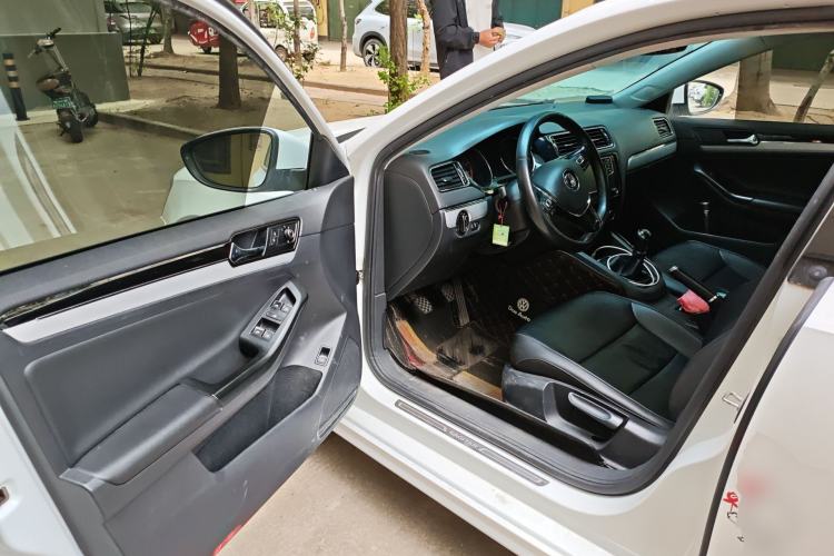 Used Volkswagen Sagitar 2018 1.6L Manual Comfort Model Driver Seat