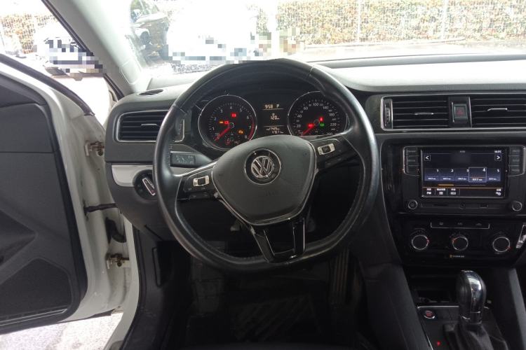 Used Volkswagen Sagitar 2017 230TSI Automatic Comfort Version Steering Wheel