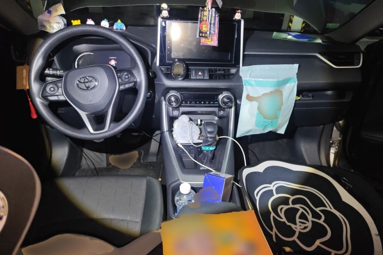 Used Toyota RAV4 2020 2.0L CVT Two-Wheel Drive Fashion Edition Center Console