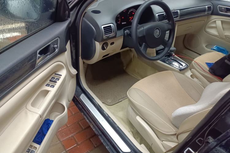 Used Volkswagen Passat 2009 2.0L MFI Automatic Luxury Edition