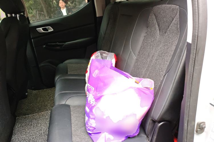 Used CHANGAN Hunter 2024 Warrior Edition Luxury Model Dual-Motor All-Wheel Drive with Extra-Long Cargo Box Left Rear Seat