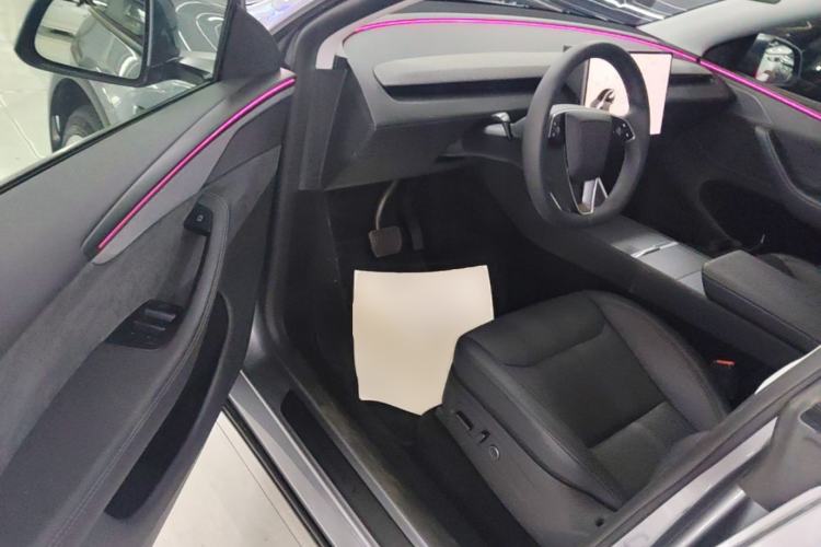 Used Tesla Model Y 2025 Long-Range All-Wheel-Drive Version
