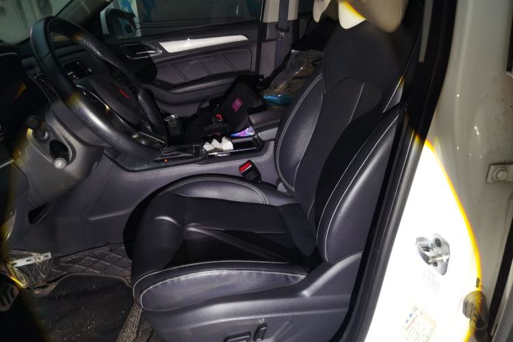 Used Roewe RX5 2016 30T Two-Wheel Drive Automatic Internet Smart Edition
