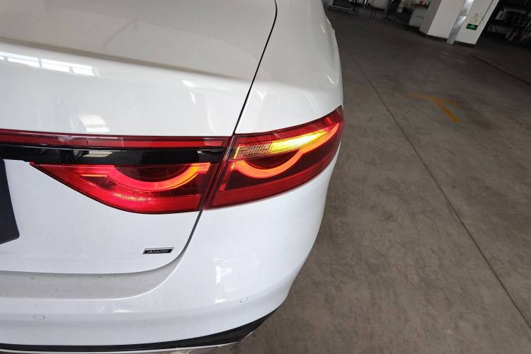 Used Jaguar XFL 2021 XFL 2.0T P250 All-Wheel-Drive Shimmering Black Sport Edition
