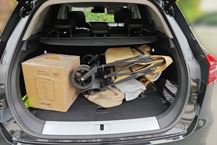 Used Hongqi HS5 2022 Facelifted Version 2.0T Smart Connect Flagship All-Wheel-Drive Edition Trunk