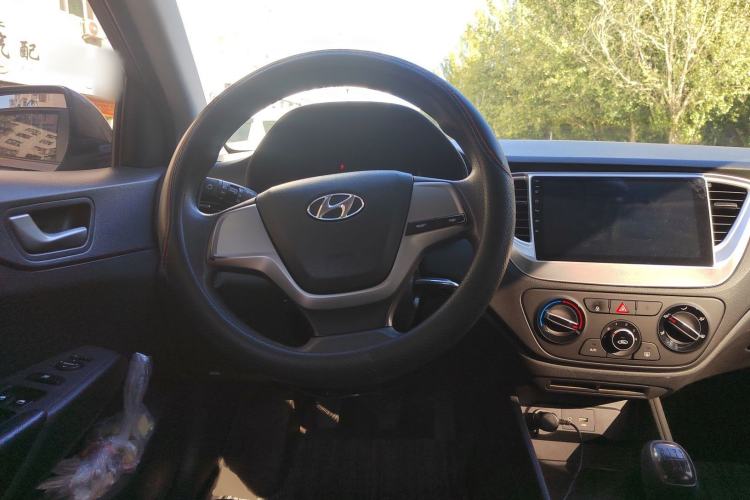 Used Hyundai Verna (new generation) 2016 1.4L Manual Cool Edition GLS Steering Wheel