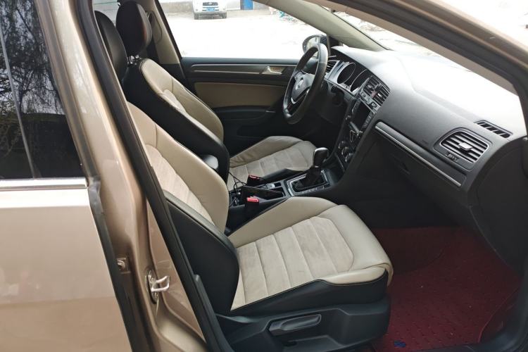 Used Volkswagen Golf 2017 230TSI Automatic Luxury Million-Vehicle Commemorative Edition Right Front Seat