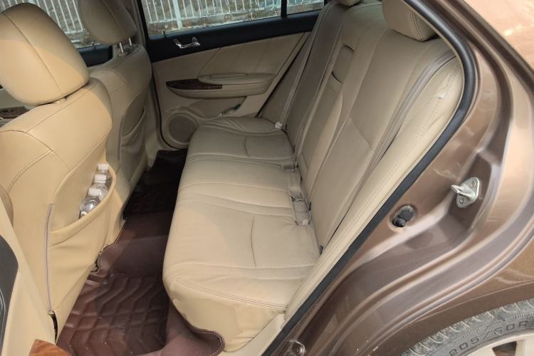 Used BYD G6 2012 2.0L Manual Luxury Version
