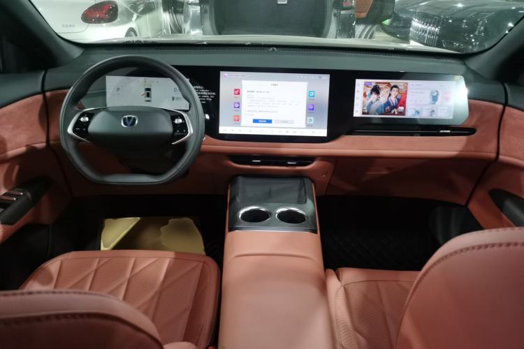 Used CHANGAN CS75 PLUS 2025 4th Generation 1.5T New Blue Whale Smart Luxury Edition Center Console