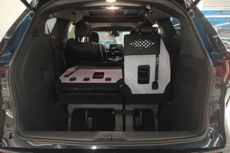 Used Toyota Granvia 2024 2.5L Hybrid Prestige PLUS Edition Trunk