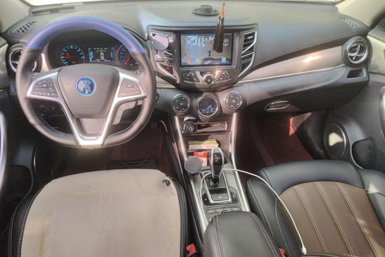 Used BYD Song New Energy 2017 Song DM 1.5TID All-Wheel Drive Prestige Model Center Console