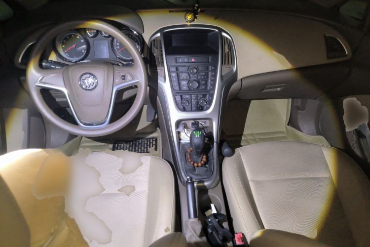 Used Buick GT 2013 GT 1.6L Manual Entry-Level Model Center Console