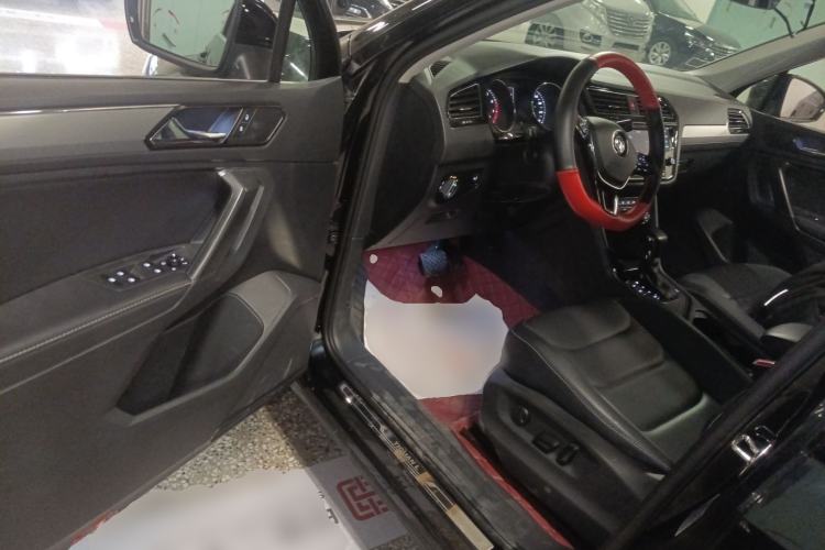 Used Volkswagen Tiguan L 2018 Facelift 330TSI Automatic Two-Wheel Drive Luxury Edition Driver Seat