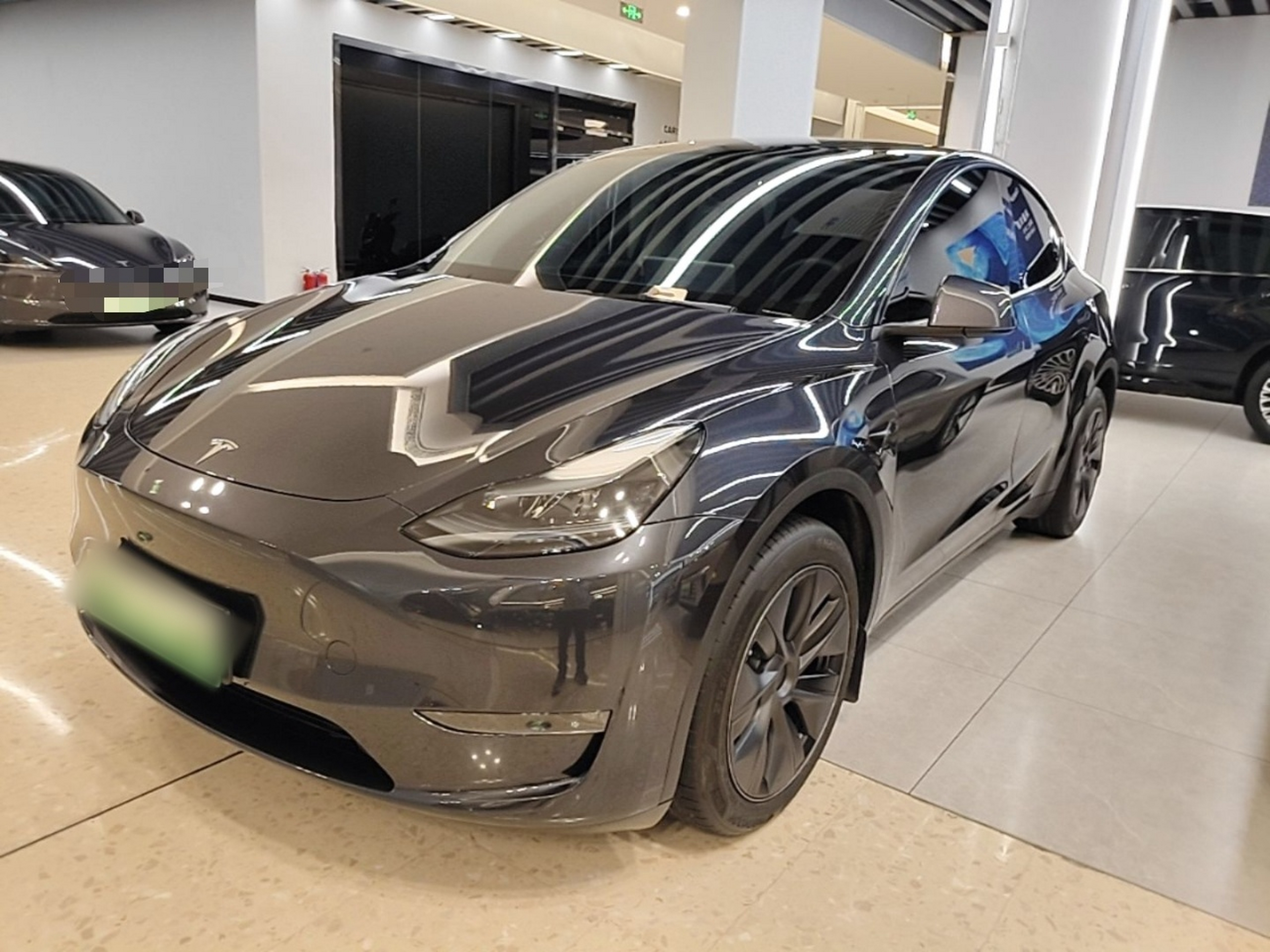 Unter der Vorderseite des Autos
