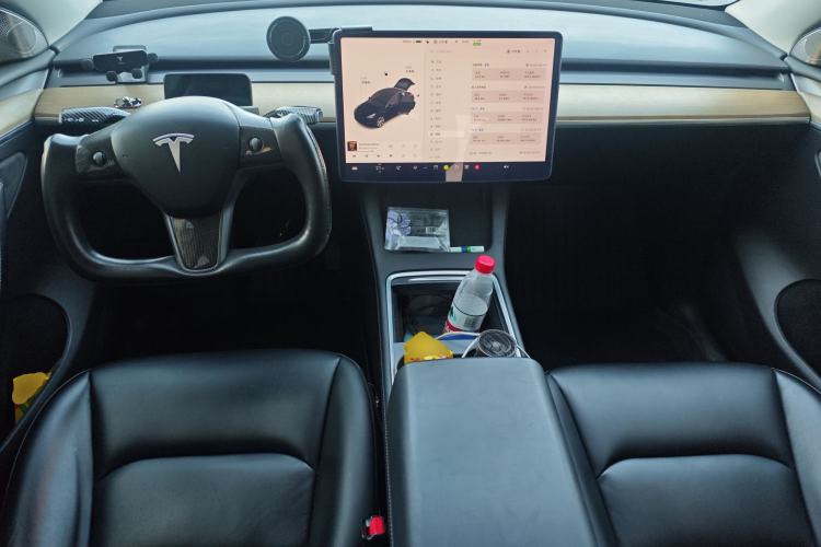 Used Tesla Model Y 2021 Standard Range Rear-Wheel Drive Version Center Console