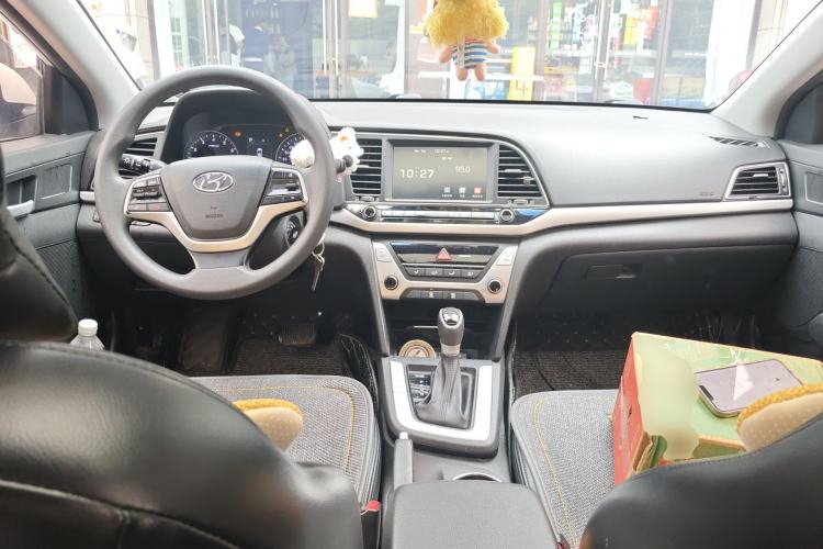 Used Hyundai Elantra (6th Generation / Lingdong) 2016 1.6L Automatic ZhiXuan – Elite Version Center Console