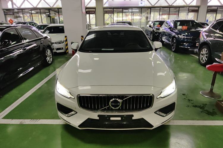Used Volvo S60 New Energy 2023 T8 All-Wheel Drive Long-Range Zhiyi Luxury Edition Front
