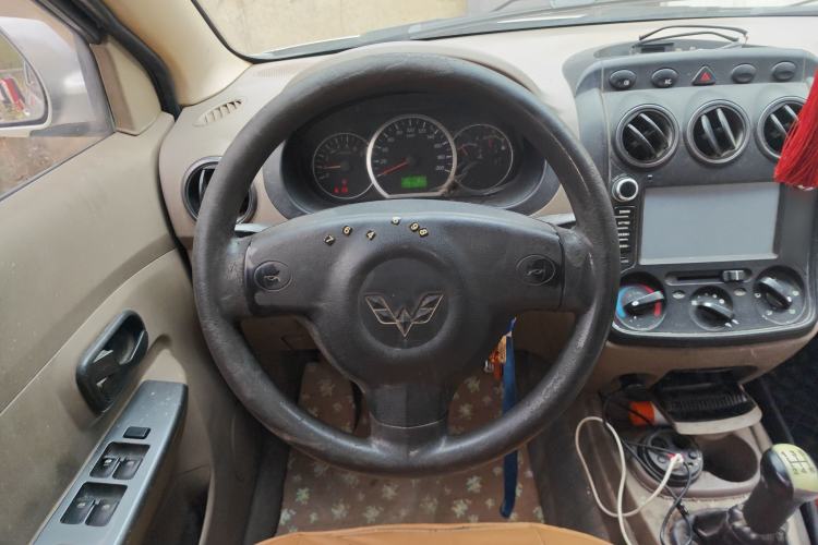 Used Wuling Hongguang 2010 1.2L Comfort Edition China IV Steering Wheel