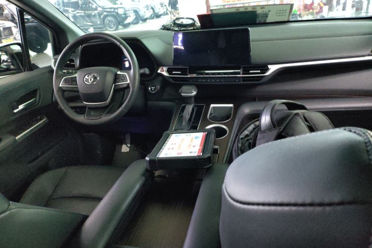 Used Toyota SIENNA 2024 2.5L Hybrid Four-Wheel Drive Luxury Edition