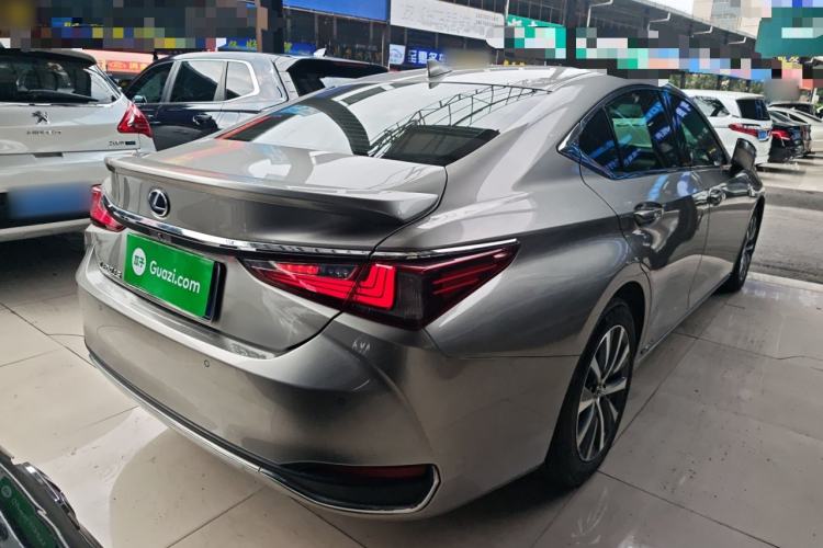 Used Lexus ES 2018 300h Premier Edition China VI Standard